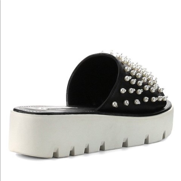 Cape Robbin Black Mandy Sandal - Picture 4 of 6